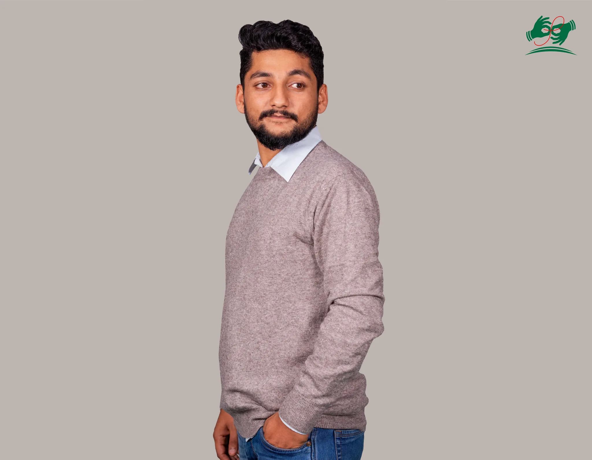 Men's Crew Neck Cashmere Sweater in Taupe Brown, knitted in Pokhara, Nepal